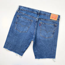 Load image into Gallery viewer, Levi’s 527 Shorts W36