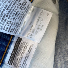Load image into Gallery viewer, Levi&#39;s 511 Shorts W31