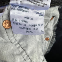 Load image into Gallery viewer, Levi’s 501 W38 L30