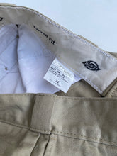 Load image into Gallery viewer, Dickies Shorts W32