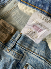 Load image into Gallery viewer, Wrangler Jeans W36 L34