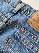 Load image into Gallery viewer, 90s Levis Orange Tab 550 Shorts W38