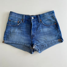 Load image into Gallery viewer, 90s Levi’s high waisted shorts