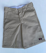 Load image into Gallery viewer, Dickies Shorts W24