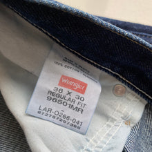 Load image into Gallery viewer, Wrangler Jeans W36 L30