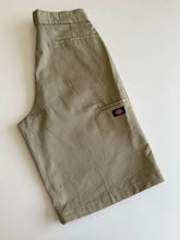 Load image into Gallery viewer, Dickies Shorts W30