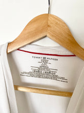 Load image into Gallery viewer, Tommy Hilfiger T-shirt (XL)