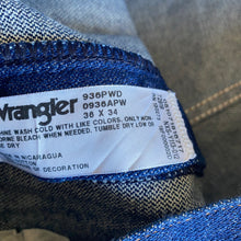 Load image into Gallery viewer, Wrangler Jeans W36 L34