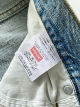 Load image into Gallery viewer, Wrangler Jeans W36 L32