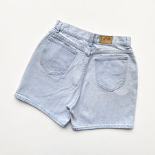 Load image into Gallery viewer, 90s Lee Denim Shorts W28