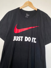 Load image into Gallery viewer, Nike t-shirt (XL)
