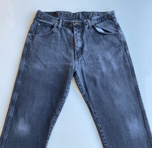 Load image into Gallery viewer, Wrangler Jeans W36 L30