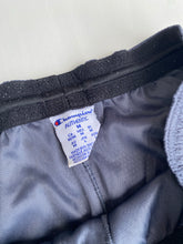 Load image into Gallery viewer, Champion shorts (M)