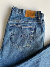 Load image into Gallery viewer, Tommy Hilfiger Jeans W35 L30