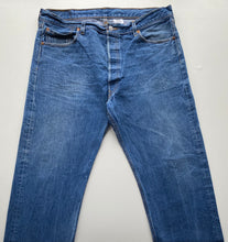 Load image into Gallery viewer, Levi’s 501 W38 L32