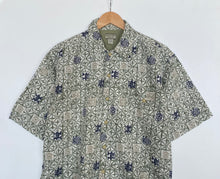 Load image into Gallery viewer, Crazy print shirt (M)