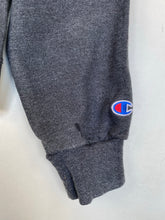 Load image into Gallery viewer, Champion sweatshirt (S)