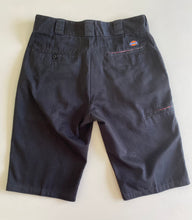 Load image into Gallery viewer, Dickies Shorts W32