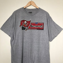 Load image into Gallery viewer, NFL Buccaneers t-shirt (XL)