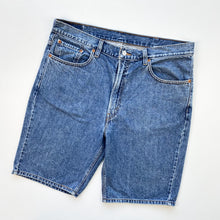 Load image into Gallery viewer, Levi’s 505 Shorts W38