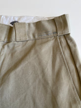Load image into Gallery viewer, Dickies Shorts W30