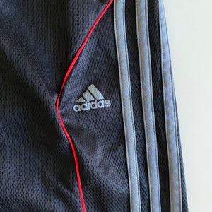 Adidas shorts (M/L)