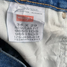 Load image into Gallery viewer, Wrangler Jeans W34 L29