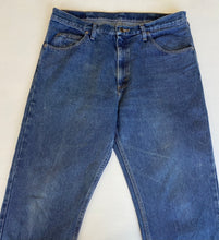 Load image into Gallery viewer, Wrangler Jeans W36 L34