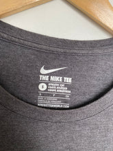 Load image into Gallery viewer, Nike t-shirt (S)