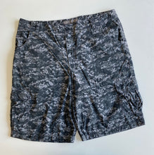 Load image into Gallery viewer, Dickies Cargo Shorts W40