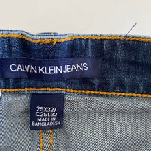Load image into Gallery viewer, Calvin Klein Jeans W25 L32