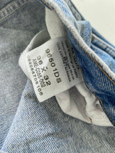 Load image into Gallery viewer, Wrangler Jeans W36 L32