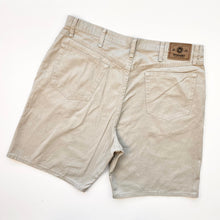 Load image into Gallery viewer, Wrangler Denim Shorts W38