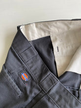 Load image into Gallery viewer, Dickies Shorts W30
