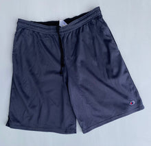Load image into Gallery viewer, Champion shorts (M)