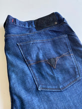 Load image into Gallery viewer, Guess Jeans W34 L32