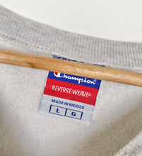 Load image into Gallery viewer, Champion sweatshirt (L)