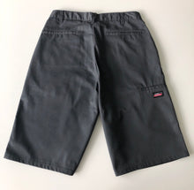 Load image into Gallery viewer, Dickies Shorts W32