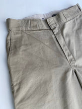 Load image into Gallery viewer, Dickies Shorts W32