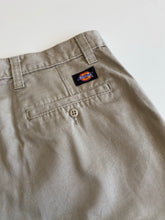 Load image into Gallery viewer, Dickies Cargo Shorts W42