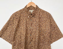 Load image into Gallery viewer, Crazy print shirt (M)
