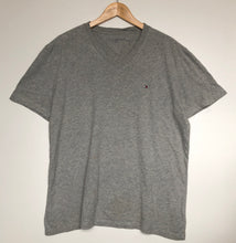 Load image into Gallery viewer, Tommy Hilfiger t-shirt (L)