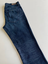 Load image into Gallery viewer, DKNY Jeans W32 L32