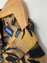Load image into Gallery viewer, Crazy print shirt (XL)