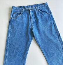 Load image into Gallery viewer, Wrangler Jeans W36 L29