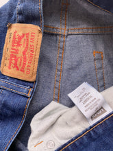 Load image into Gallery viewer, Levi’s 505 W33 L28