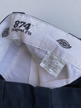 Load image into Gallery viewer, Dickies 874 Shorts W31