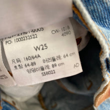 Load image into Gallery viewer, 90s Levi’s high waisted shorts
