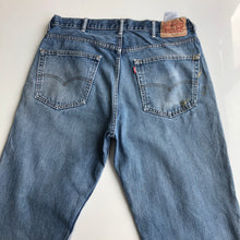 Load image into Gallery viewer, Levi’s 501 W38 L30