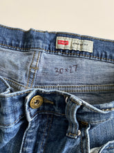 Load image into Gallery viewer, Wrangler Jeans W30 L27